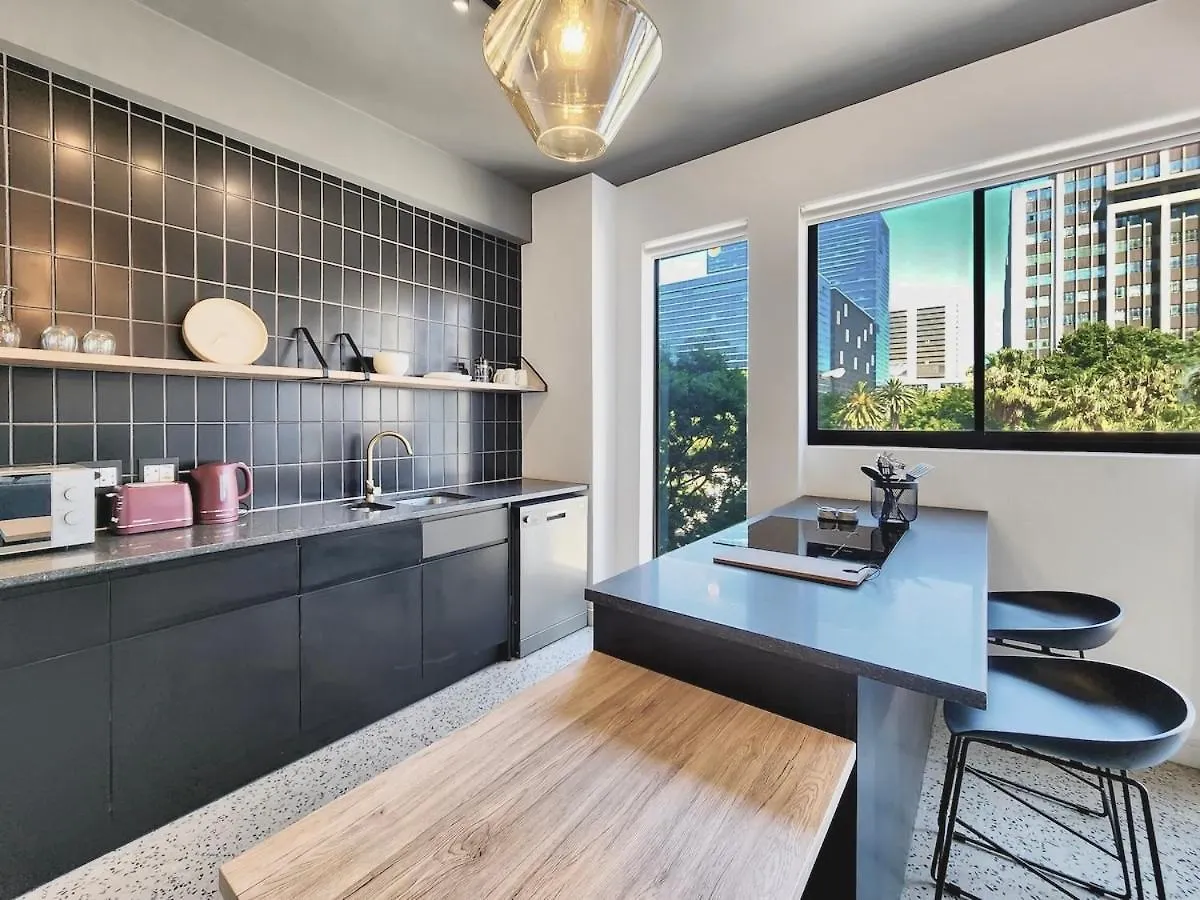 Central, Business Travellers Dream-Wifi-Pool Cape Town Apartment